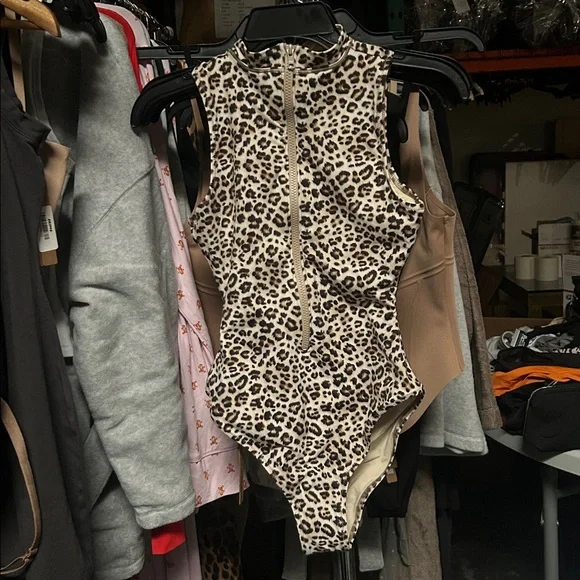 SKIMS *NWT ZIP FRONT SLEEVELESS ONE PIECE | CHAMPAGNE LEOPARD PRINT | S - Picture 4 of 5